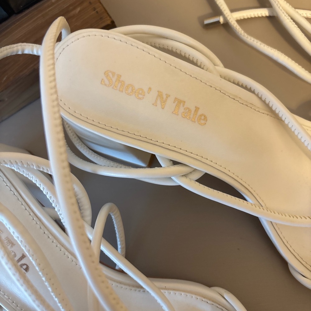 Shoe’ N Tale White Lace Up Strappy Block Heel Sandals - Picture 2 of 3